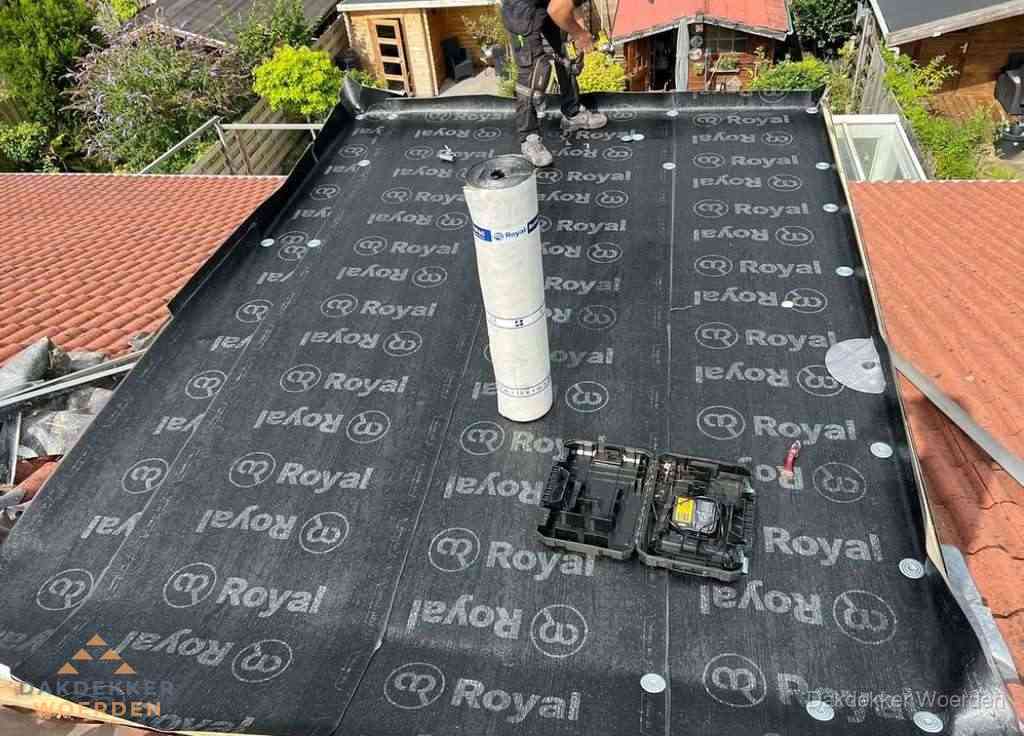 Dakrenovatie met Royal onderdak op plat dak in Woerden Dakrenovatie met Royal onderdak op plat dak in Woerden