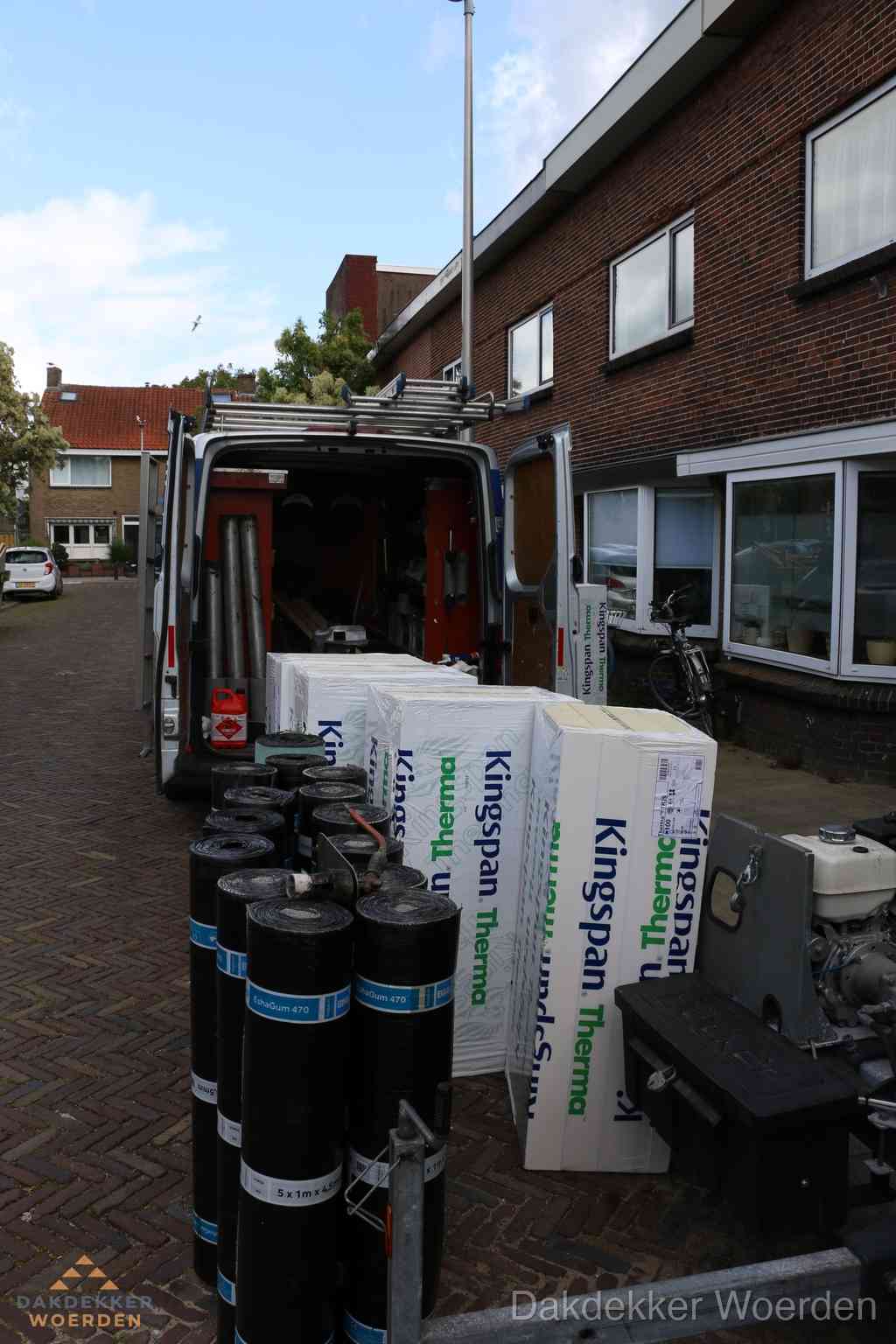 Plat dak met bitumen dakbedekking en brander in Woerden Plat dak met bitumen dakbedekking en brander in Woerden