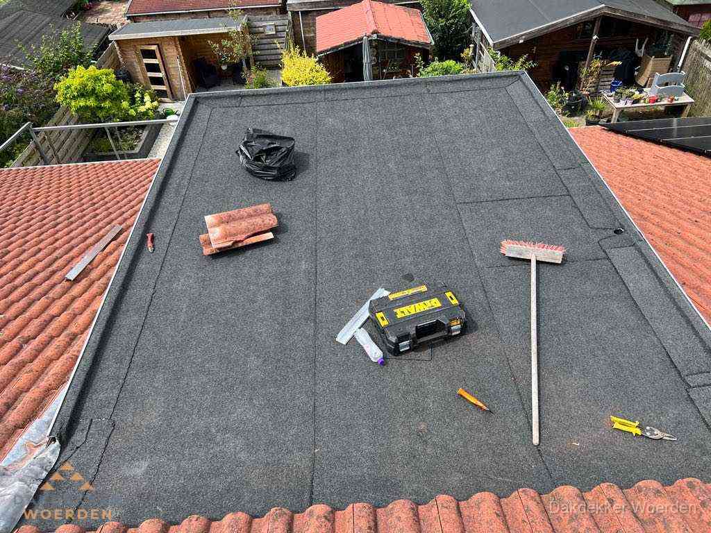 Nieuw plat dak met bitumen dakbedekking in Woerden Nieuw plat dak met bitumen dakbedekking in Woerden