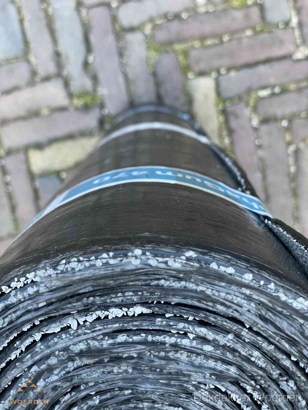 Rol bitumen dakleer met leislag voor plat dak in Woerden Rol bitumen dakleer met leislag voor plat dak in Woerden